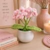 s6xmflhjvn8-lg-2.jpg Flor decorativa em crochê com vaso plástico 10cm - Sortida