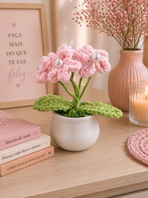 s6xmflhjvn8-xl-1.jpg Flor decorativa em crochê com vaso plástico 10cm - Sortida