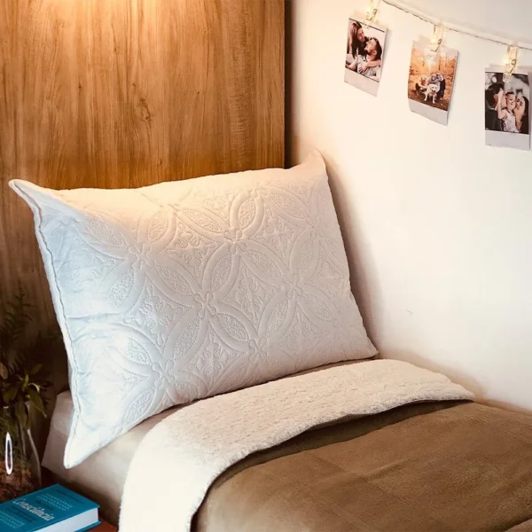 Travesseiro de Poliéster Multivix Mácio Suporte Firme com Capa Matelada 50cm x 70cm - Branco - 6